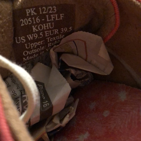 Like New OLUKAI Salmon White Canvas Tennies